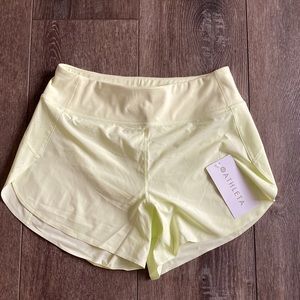 NWT Athleta Run With It Short 4.5” Small